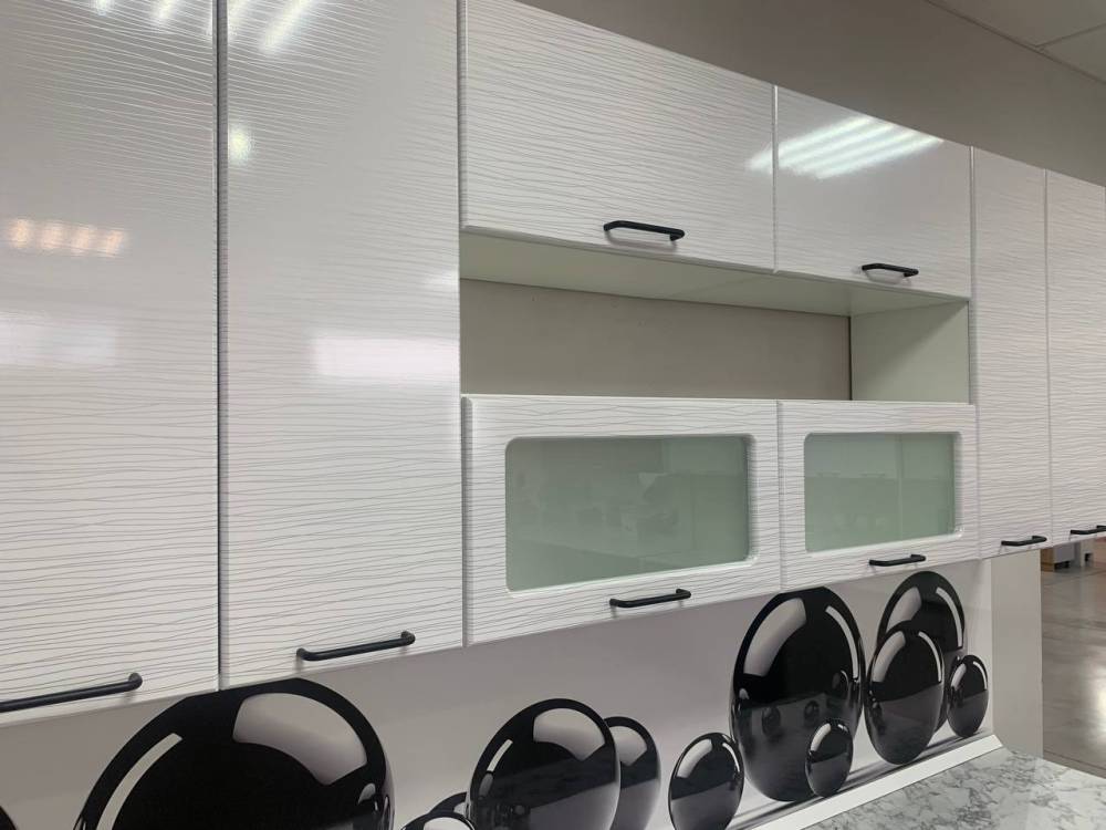 Кухонный гарнитур Страйп черный/белый